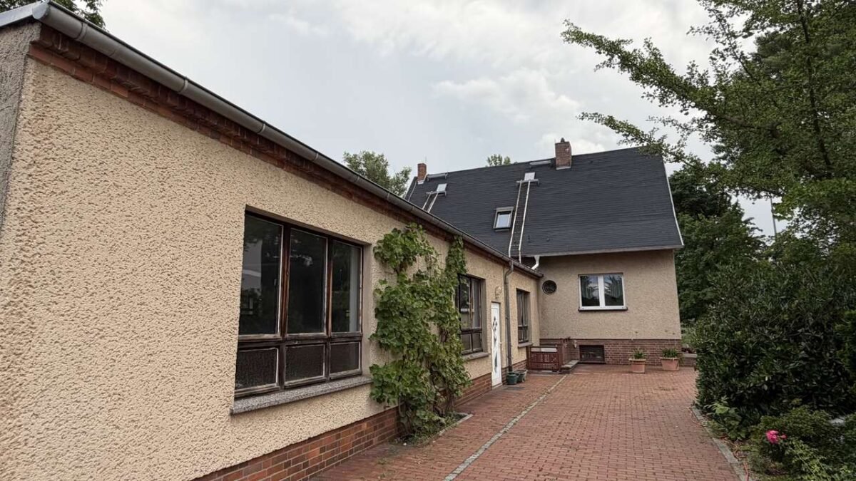 Haupthaus mit Werkstatt