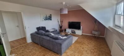 Helle 3 Zi.-DG Wohnung mit Balkon zu vermieten, 41352 Korschenbroich, Dachgeschosswohnung