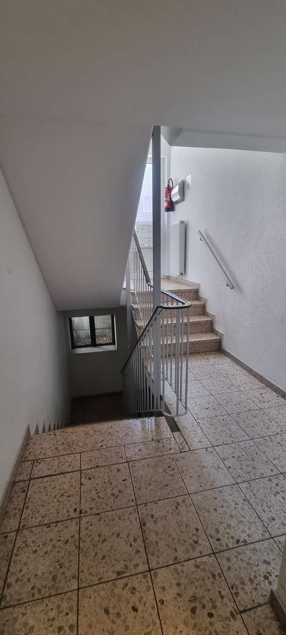 Treppenabgang zum Aufzug