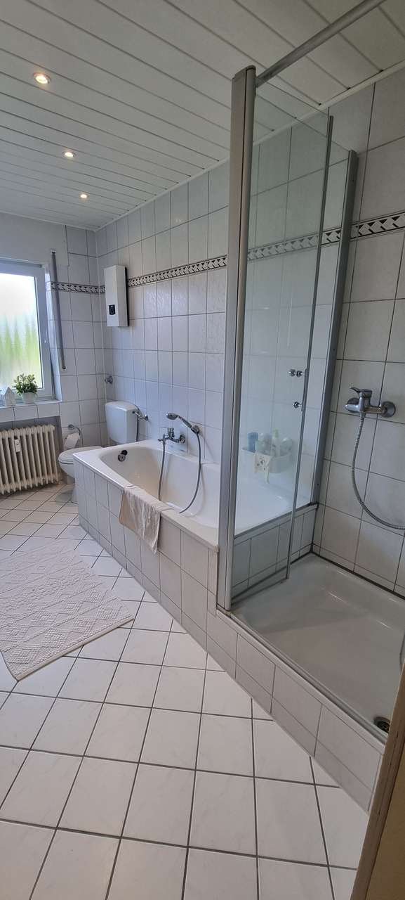 ..mit Wanne & Dusche